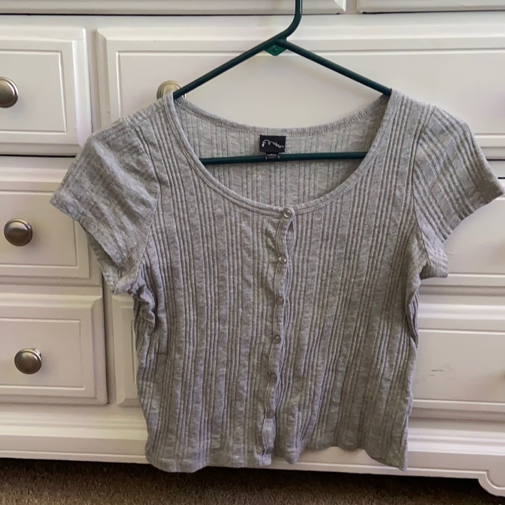 Grey short sleeve